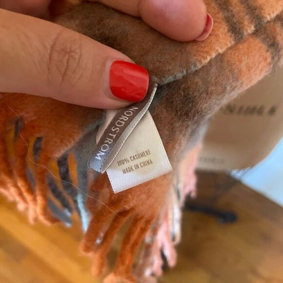 NORDSTROM | 100% cashmere scarf - Picture 4 of 6